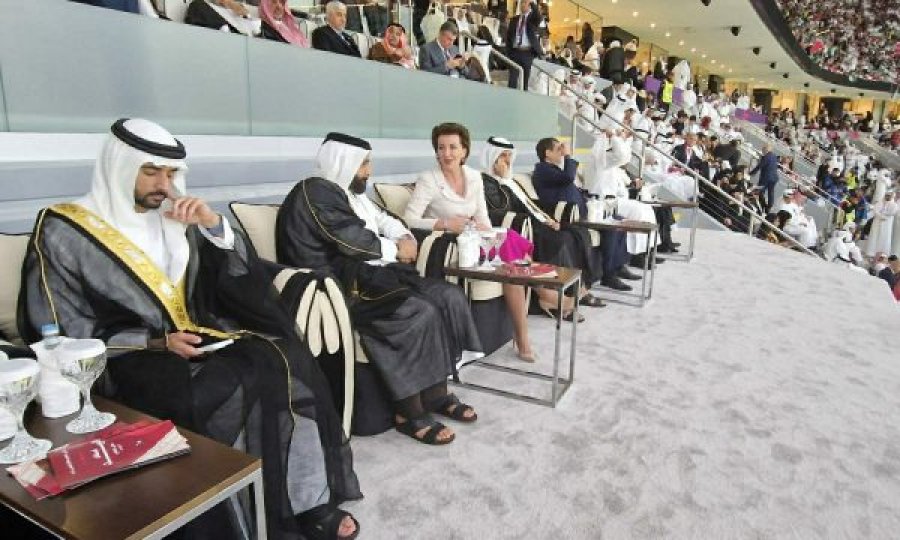 Jahjaga mysafire speciale në Katar, publikon fotografi nga ceremonia e hapjes së Botërorit 