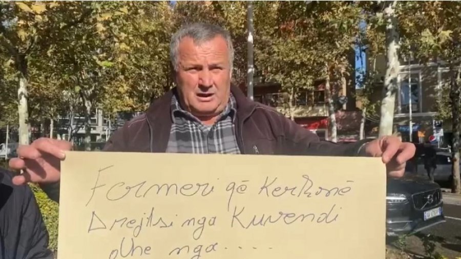 Fermeri proteston i vetëm para Kuvendit: Fondet e BE-së shkojnë për oligarkët dhe firmat fantazmë