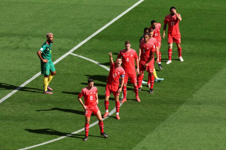 Zvicër - Kamerun: Përfundon pa gola pjesa e parë, Sommer shpëton helvetët 