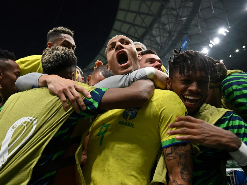 Zhbllokohet rezultati, Brazili kalon në avantazh ndaj Serbisë