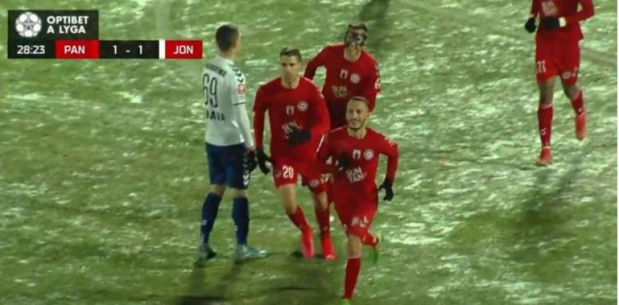VIDEO/ Fantastik Kaçe, mesfushori kuqezi shënon gol me rofeshatë
