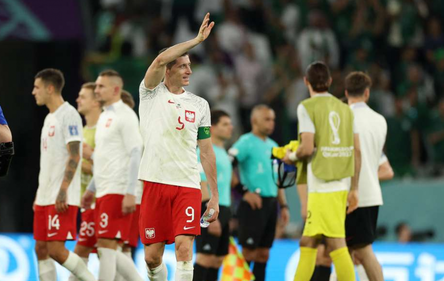 Lewandowski shpjegon lotët pasi shënoi golin e parë në Botëror