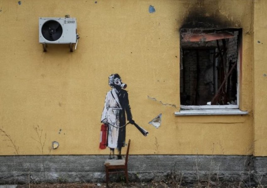Artisti britanik kthen në jetë muret e Ukrainës, të bombarduara nga forcat Ruse 