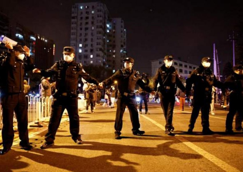 'S'duam teste Covid, duam liri': Policia kineze iu kundërpërgjigjet protestave pas rebelimit kundër kufizimeve