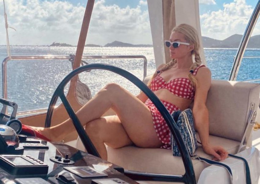 Paris Hilton me të shoqin në një udhëtim romantik, 'arratisen' në një ishull magjepsës