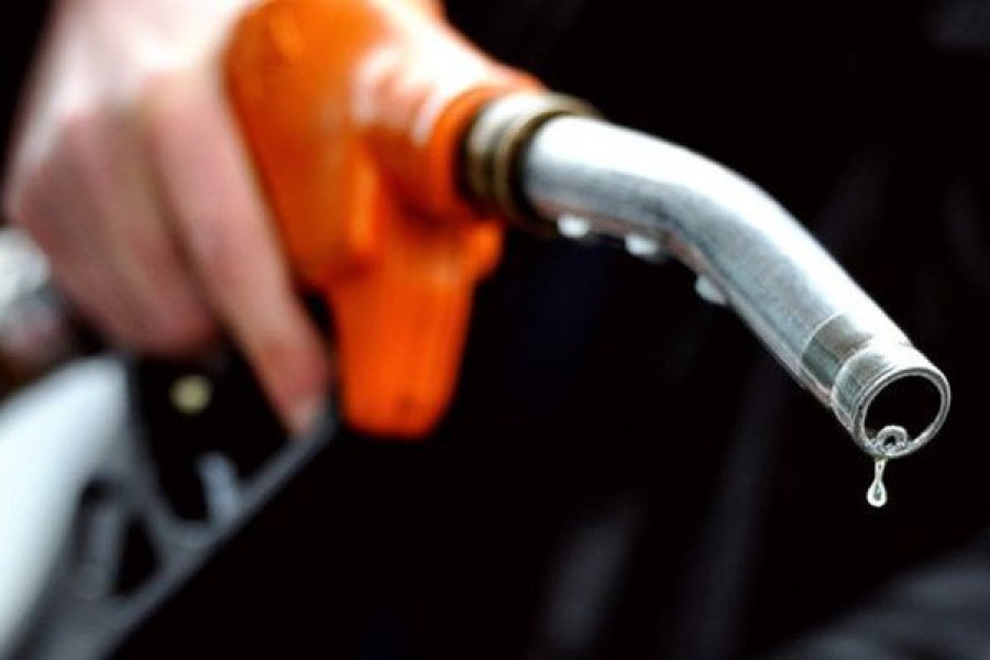 Shqiptarët paguan 185 milionë euro më tepër, për të blerë 9% më pak karburant këtë vit
