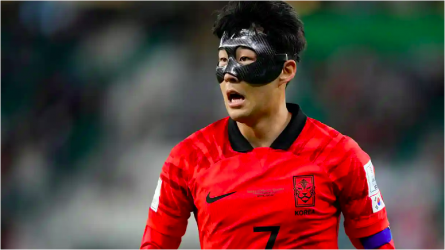 FOTO/ Arsyeja përse disa futbollistë po mbajnë këto maska ​​të çuditshme në Botëror