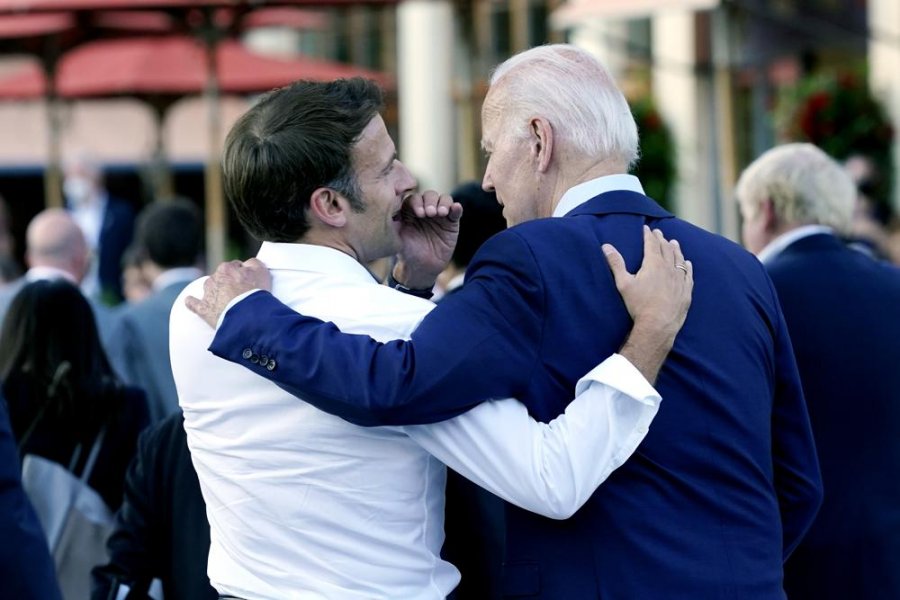 Takim me Joe Biden, presidenti francez Emmanuel Macron niset për në SHBA