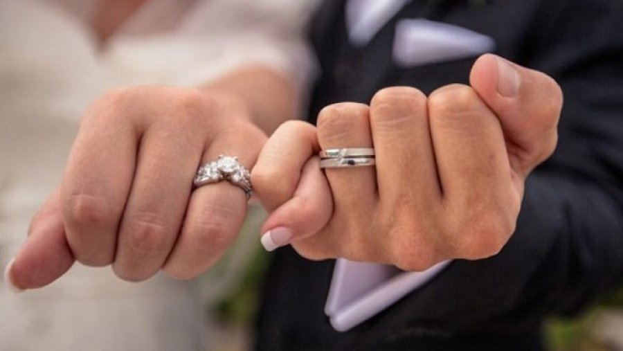 Arsyet pse disa njerëz nuk mbajnë unazë martese