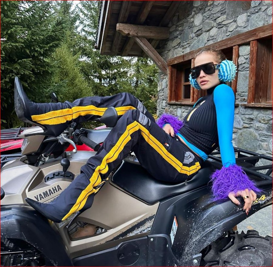 FOTO/ Rita Ora nuk kursehet aspak për ditëlindje, festoi me miqtë në shtëpinë luksoze 22,000 £ nata në alpet franceze