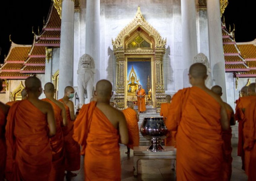Tajlandë/ Të gjithë murgjit rezultojnë pozitiv në testin e drogës, mbyllet tempulli