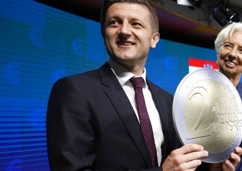 Kroacia i afrohet shumë përdorimit të euros, miraton Buxhetin e parë me monedhën europiane