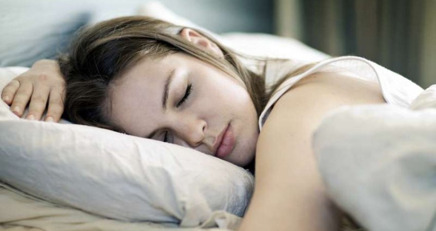 Si të bësh gjumë të qetë në netët e ftohta?