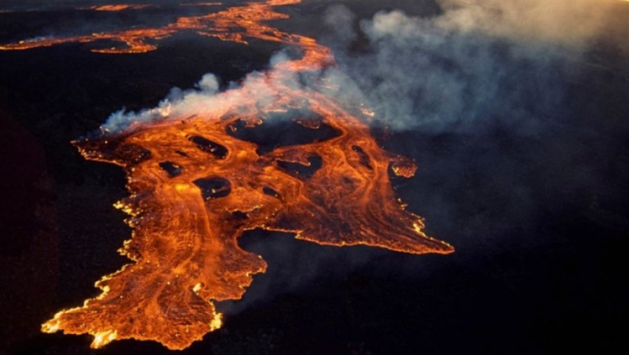 Pas 38 vitesh, shpërthen për herë të parë Vullkani më i madh në botë Mauna Loa në Hawaii