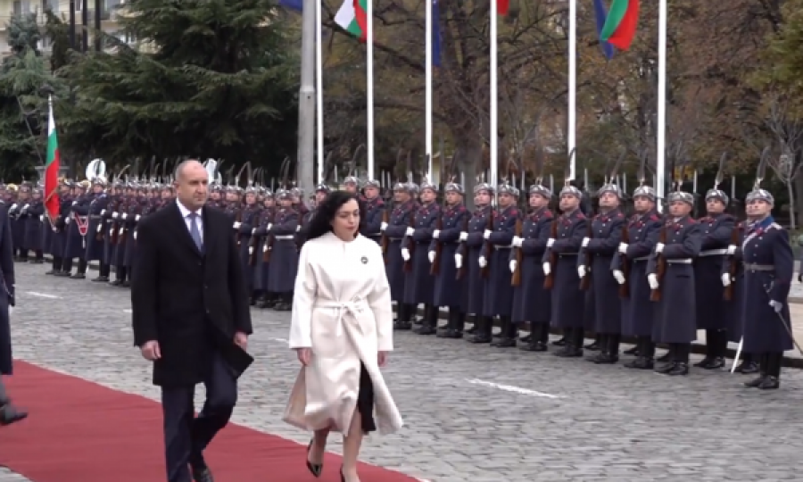 VIDEO/ Osmani në Bullgari, pritet me ceremoni shtetërore nga homologu i saj