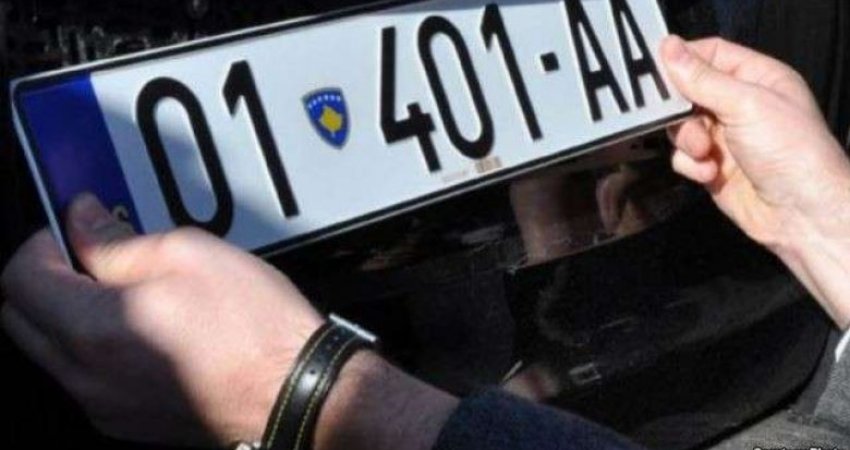 Sveçla, qytetarëve serbë të Kosovës: Regjistroni automjetet në targa RKS