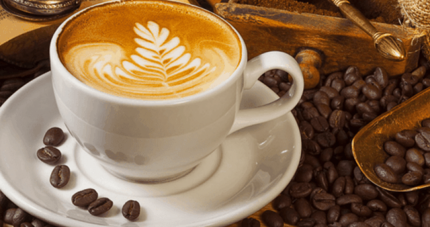 A mund të ndihmojë kafeja në humbjen e peshës?