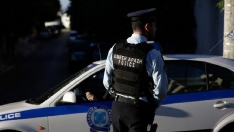 Ra nga 4 metra lartësi, vdes polici grek - Baba i tre fëmijëve