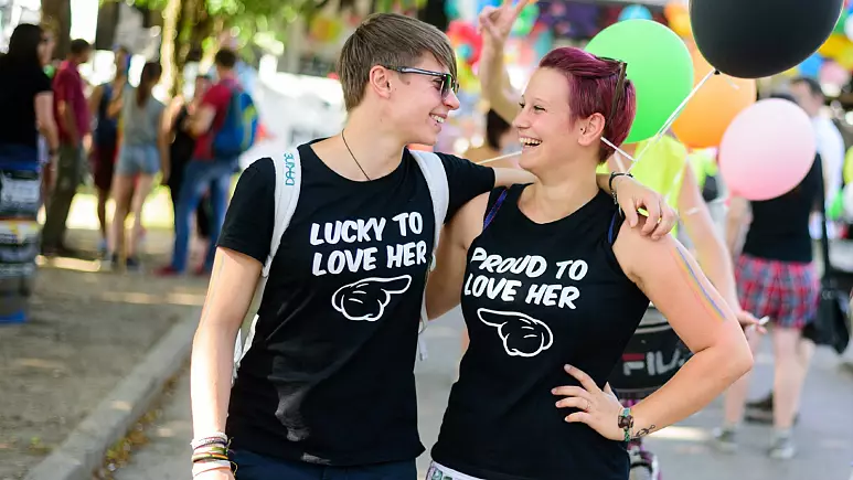 Sllovenia bëhet vendi i parë i Evropës Lindore që ligjëson martesën e të njëjtit seks