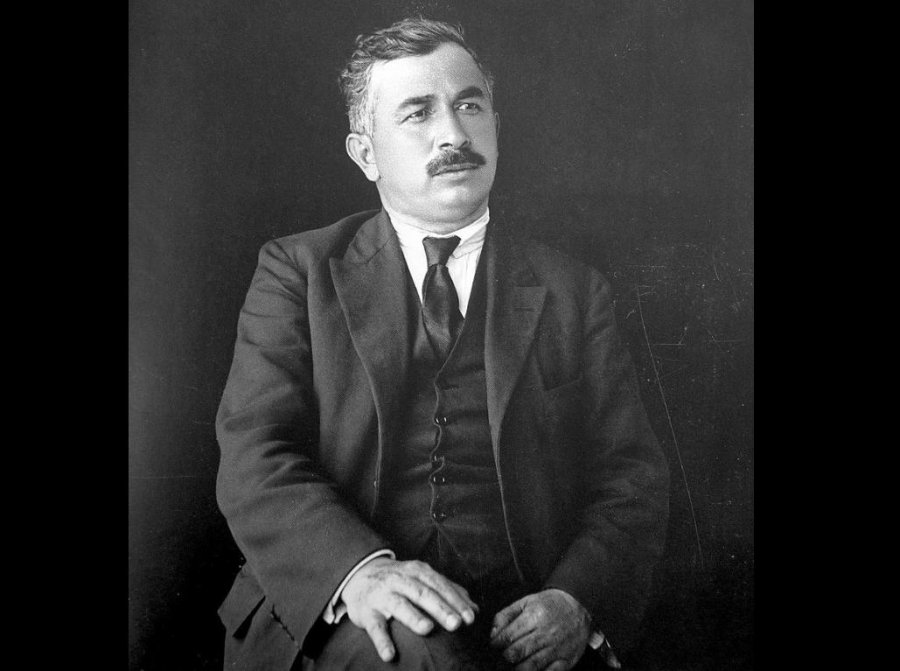 Më 5 tetor 1871 lindi kryeministri Sulejman Delvina