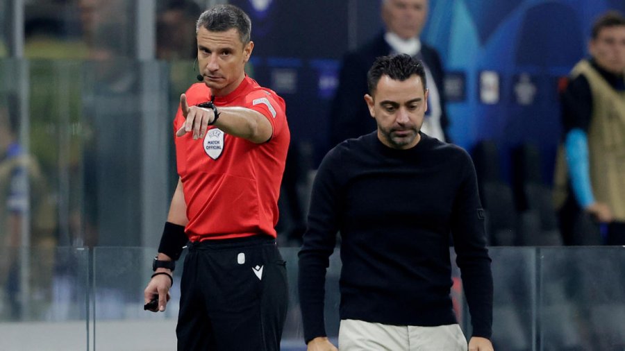 Xavi ia vë fajin arbitrit për humbjen me Interin: Duhet të japë shpjegime