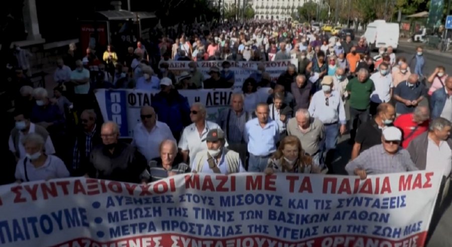 'Po vdesim urie'! Pensionistët grekë në protestë