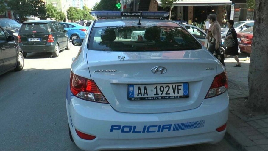 2 mijë euro policit për të shpëtuar, 53-vjeçari përfundon nga arrest shtëpie në burg…