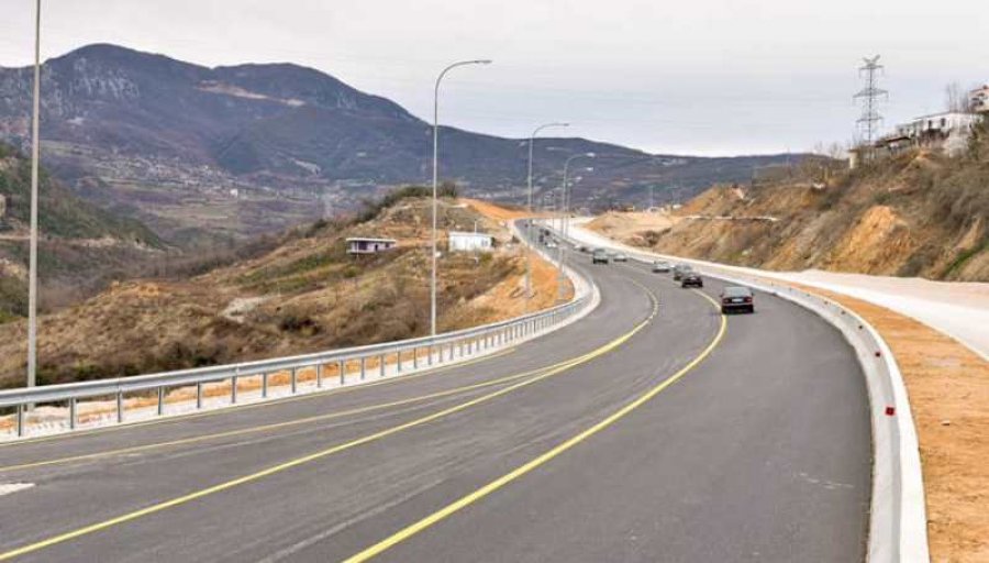 Rrugë prej 'floriri', ARRSH tender 21,4 mln euro për zgjerimin e 5 km të para të aksit Elbasan-Qafë Thanë