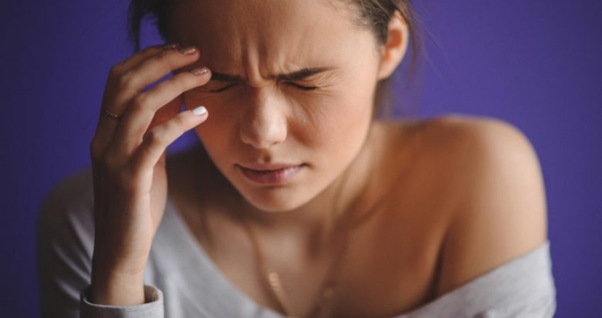 Keni stres dhe dhimbje koke? Metoda për t’i eleminuar brenda një minute