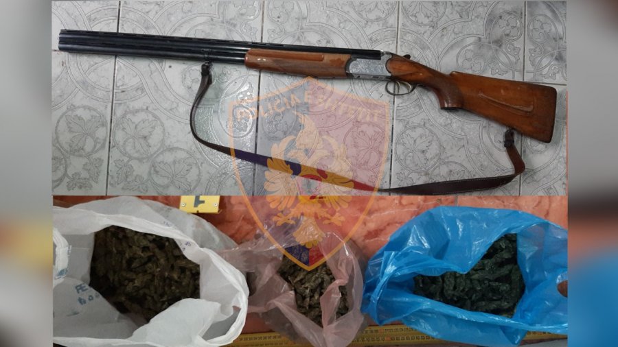 Kapen 3.3 kg kanabis dhe një armë gjahu, një i arrestuar e tre në kërkim