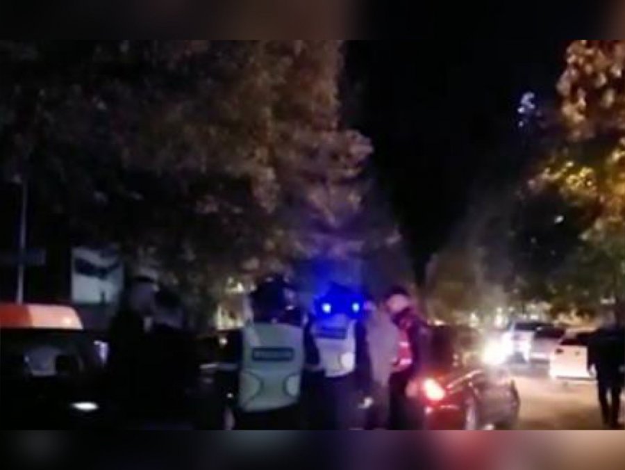 Aksident i trefishtë në Vlorë, shoferët përplasen fizikisht pas ngjarjes