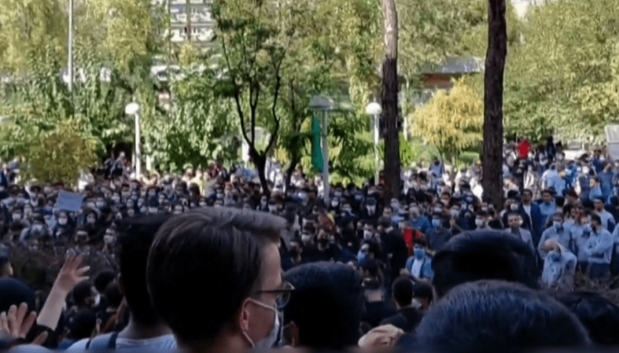 Zgjerohen protestat në Iran, studentëve iu bashkohen edhe punonjësit e rafinerive