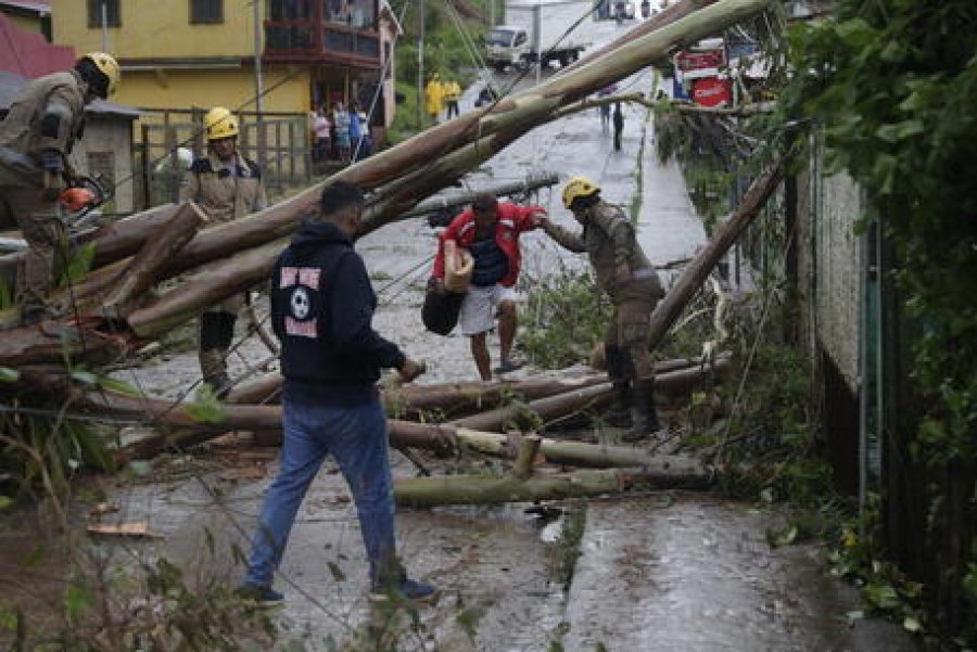 Uragani Julia shkakton 31 të vdekur gjatë kalimit në Amerikën Qëndrore
