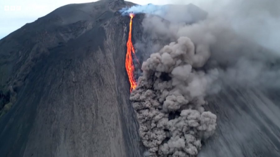 Vullkani Stromboli 'zgjohet' sërish