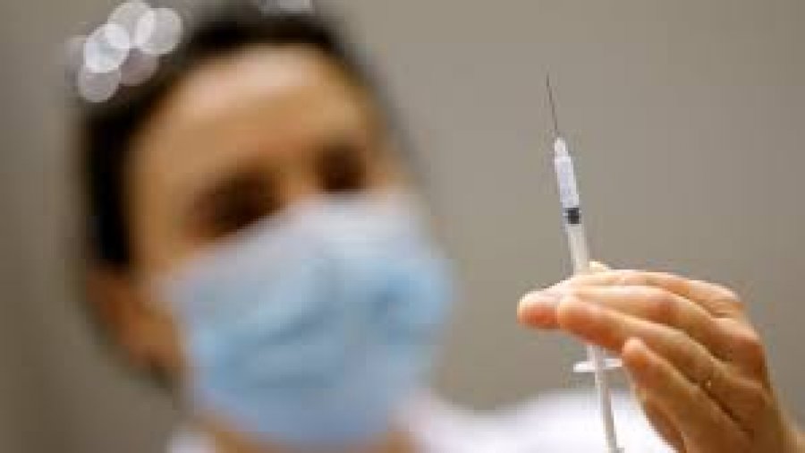 Zhgënjejnë testet e para të vaksinës intranazale të Oxford dhe AstraZeneca