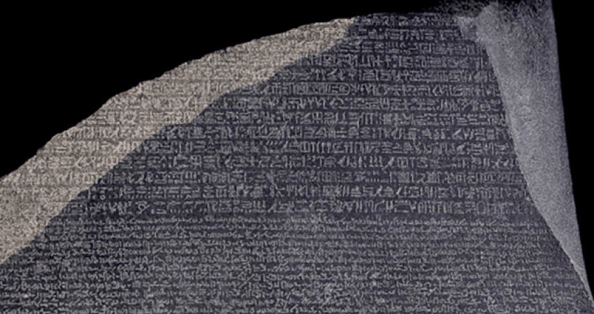 Një pllakë e thyer guri zhbllokoi sekretet e Egjiptit të lashtë