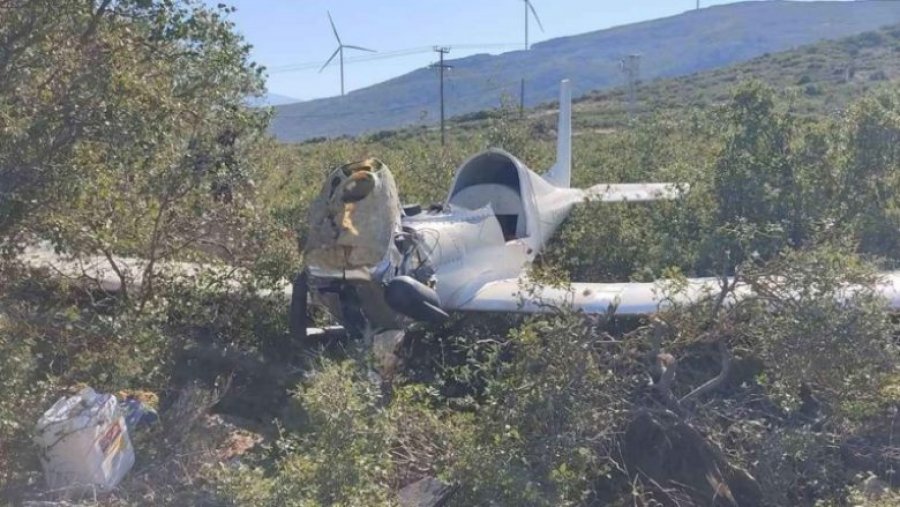 VIDEO/ Rrëzohet aeroplani pranë një autostrade në Greqi, humb jetën piloti