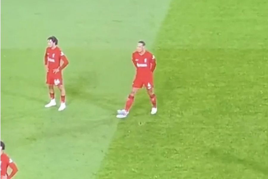 Lëvizje e çuditshme e liderit të Liverpool: Van Dijk 'prish' pikën e bardhë të penalltisë, West Ham gabon
