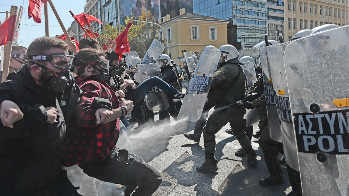 Studenti ra nga kati tretë i fakultetit, rrugët e Greqisë mbushen plot me protestues