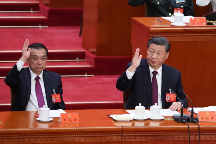 Xi Jinping bëhet lideri më i fuqishëm i Kinës në dekada