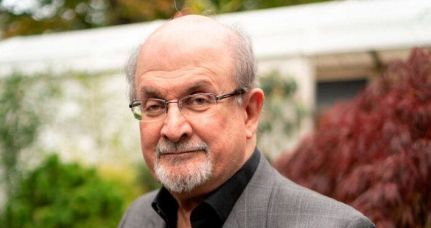 Sulmi ndaj Salman Rushdie, humb shikimin në njërin sy dhe aftësinë e lëvizjes së njërës dorë