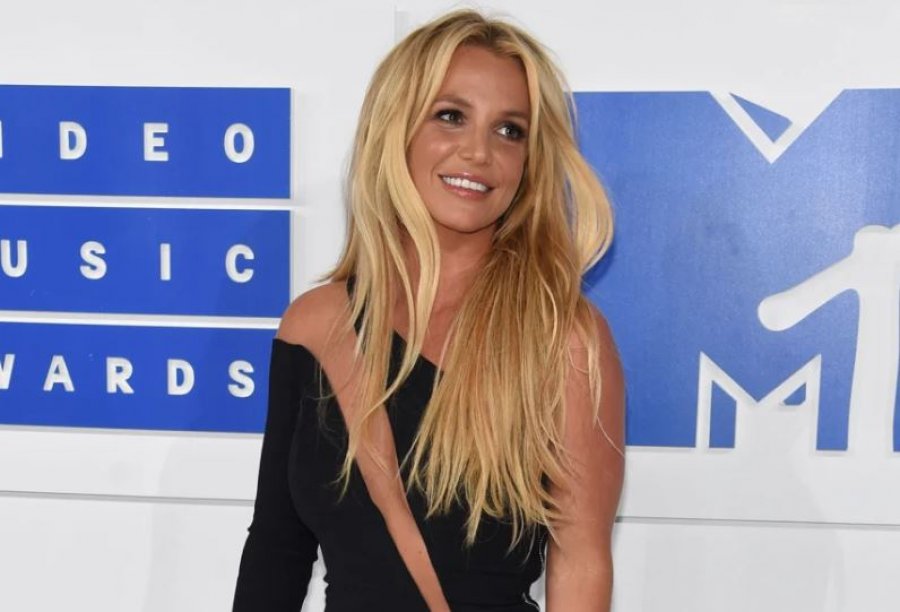 Britney Spears i rikthehet Instagramit, këngëtarja poston sërish foto topless