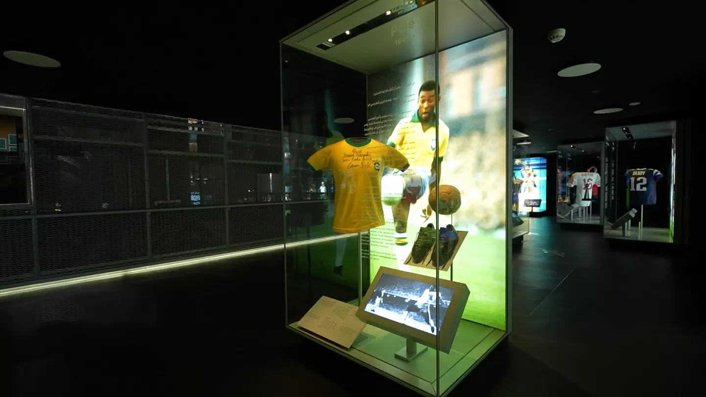 VIDEO/ Skulptura në natyrë dhe muze historik sporti për Kupën e Botës në Katar
