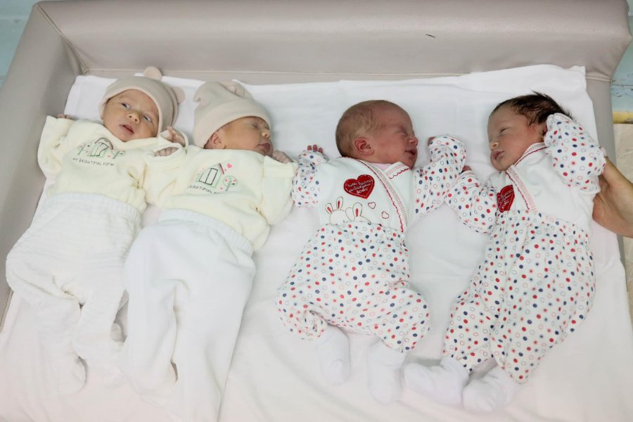 Befasi e bukur: 4 binjakë lindin në të njëjtën orë tek 'Mbretëresha Geraldinë'