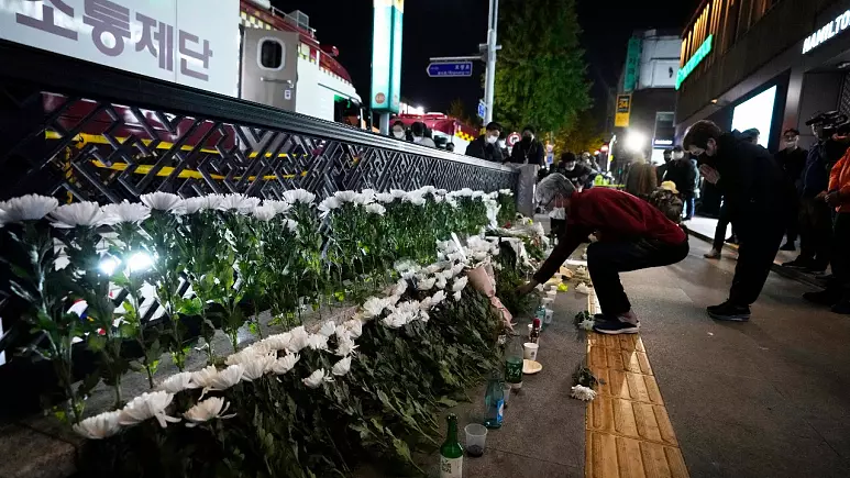 Koreja e Jugut shpall zi kombëtare për tragjedinë e të rinjve, të mbijetuarit tregojnë për tmerrin