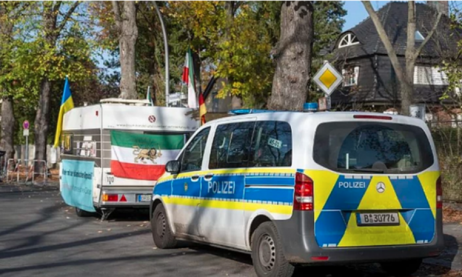 Protestat kundër regjimit iranian kthehen të dhunshme në Berlin, tre burra mbeten të plagosur