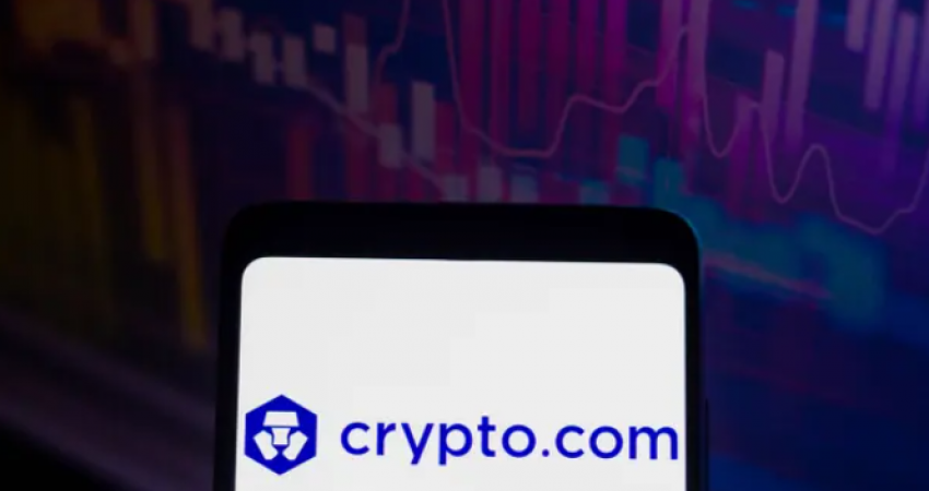Crypto.com transferoi aksidentalisht 10.5 milionë dollarë, e zbulon pas 7 muajsh