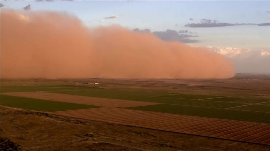 VIDEO epike/ Arizona ‘gëlltitet’ nga pluhuri 