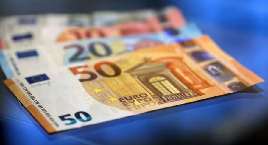 Euro arrin në nivelin më të ulët në dy dekada