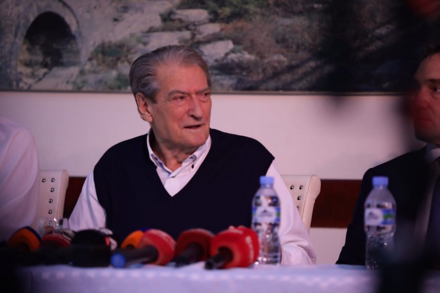 Berisha: Rama është vasal i Vuçiçit! Qytetarët janë gati të nisin betejën përfundimtare ndaj regjimit